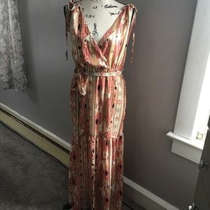Lulu’s Maxi dress Sz L NWT